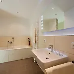 Business מלון דירות 4*